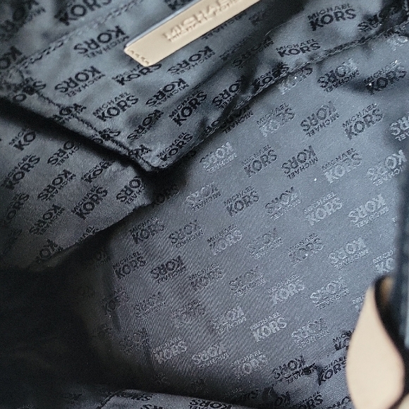 Michael Kors Black and Tan Leather Tote Elegant Design - Picture 8 of 9